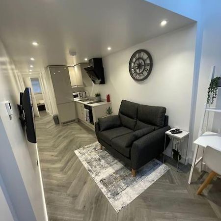 Stylish & Cosy 1 Bed Apartment 스윈던 외부 사진