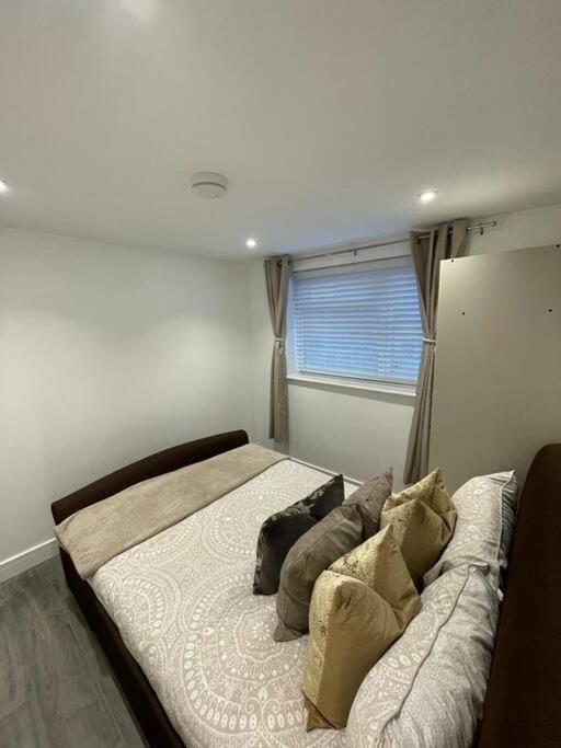 Stylish & Cosy 1 Bed Apartment 스윈던 외부 사진