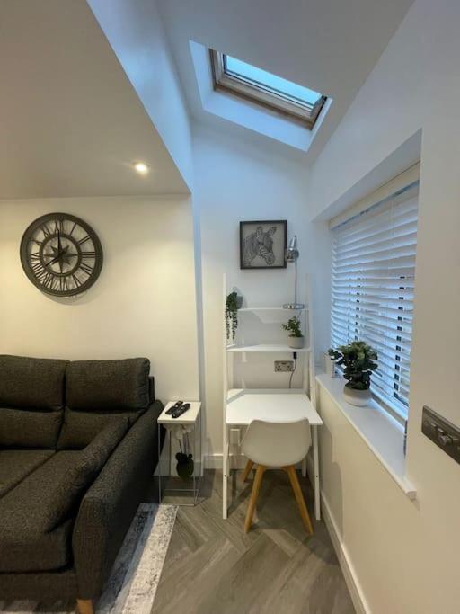 Stylish & Cosy 1 Bed Apartment 스윈던 외부 사진