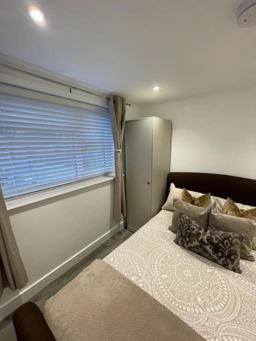 Stylish & Cosy 1 Bed Apartment 스윈던 외부 사진