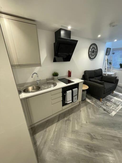 Stylish & Cosy 1 Bed Apartment 스윈던 외부 사진