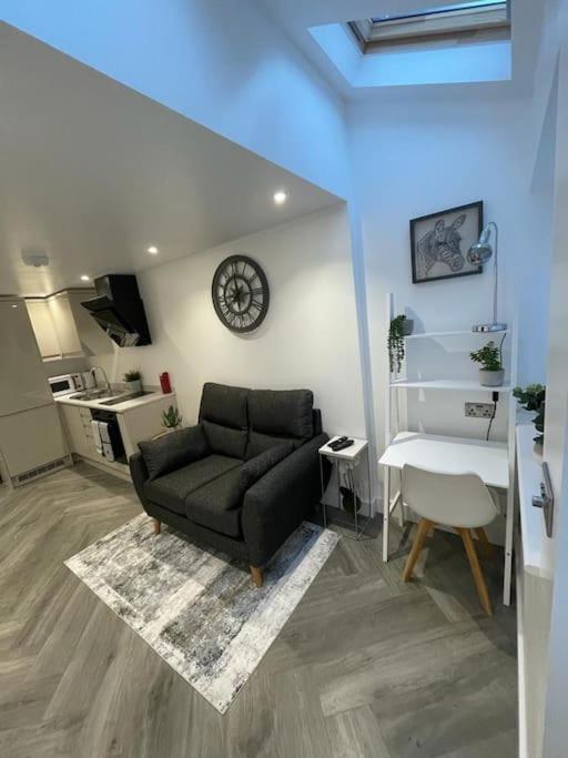 Stylish & Cosy 1 Bed Apartment 스윈던 외부 사진