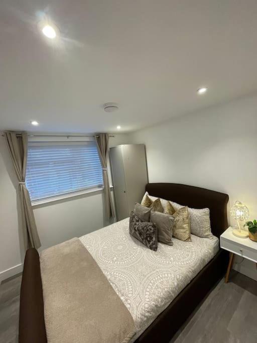 Stylish & Cosy 1 Bed Apartment 스윈던 외부 사진